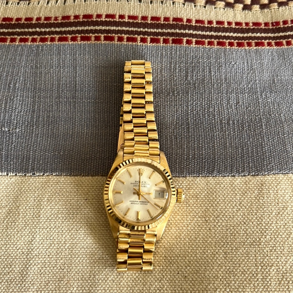 Womens 18kt gold Rolex watch